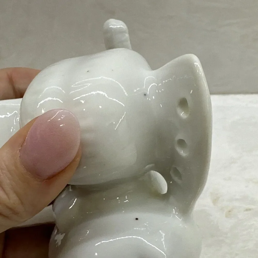 Vintage 70s White Porcelain Baby Elephant Earring Holder 3